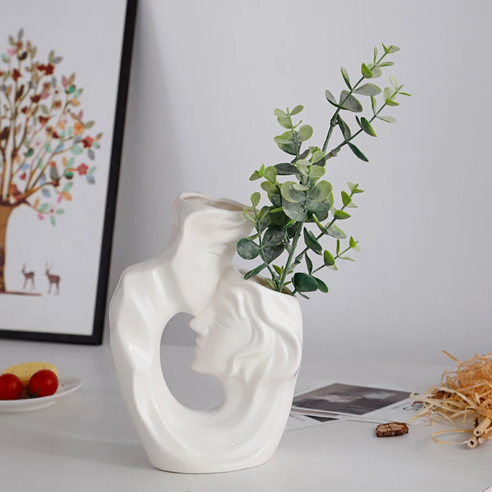 Kiss character couple vase, ceramic handicraft ornament, office home living room decoration gift, couple, vase