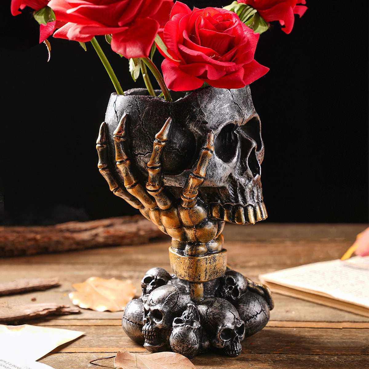 1PC, Halloween Party Punk-Style Mechanical White, Black Gold, and Silver-Black Skull-Shaped Vases